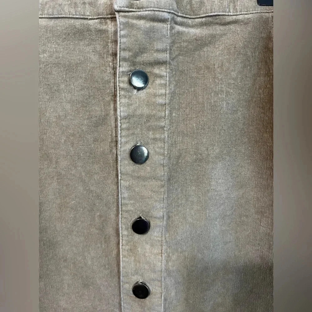 Boutique Mini Skirt - Large - Picture 2 of 7